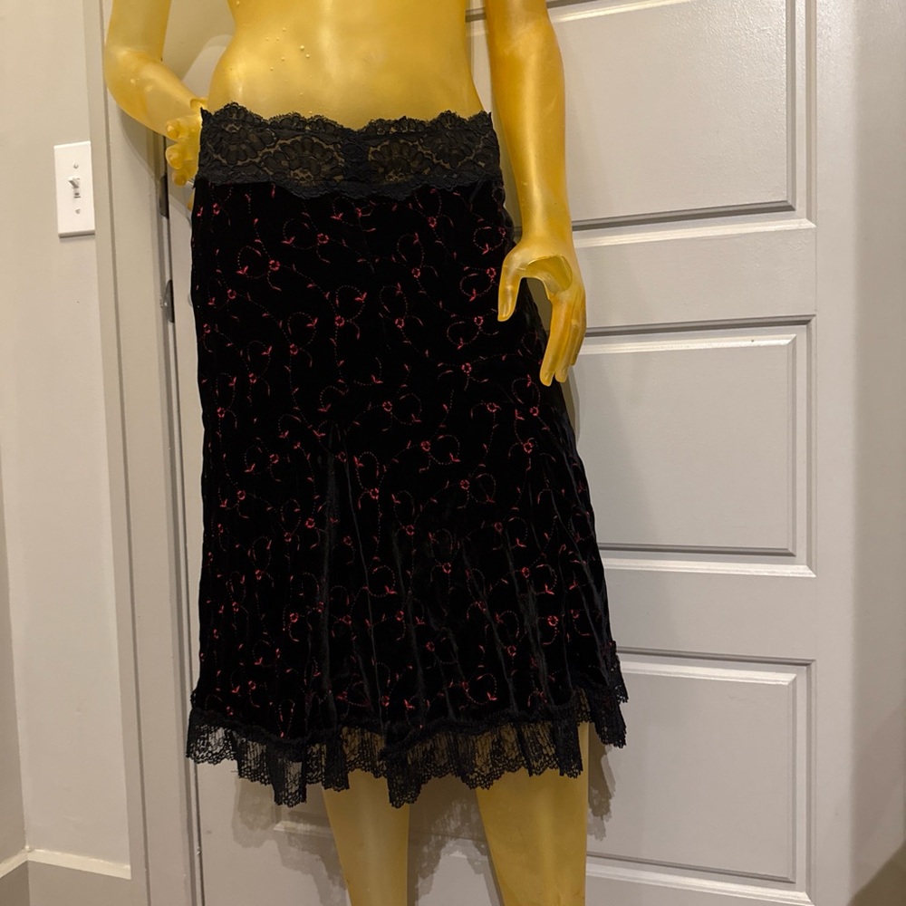 Rare 90s Y2K Vintage Betsey Johnson Black Velvet Midi Skirt with Red Florals